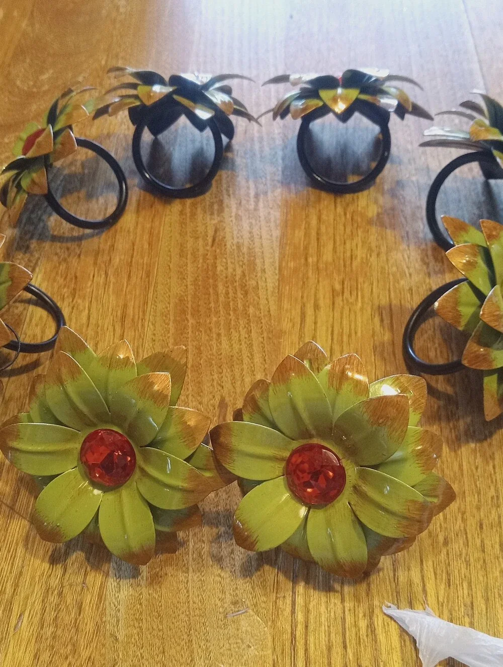 Pier One Metal Flower Napkin Rings (8) Autumn Floral Enamelware Tableware Green